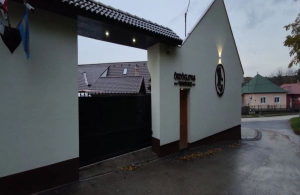 Ördöglovas Vendégház Bajna