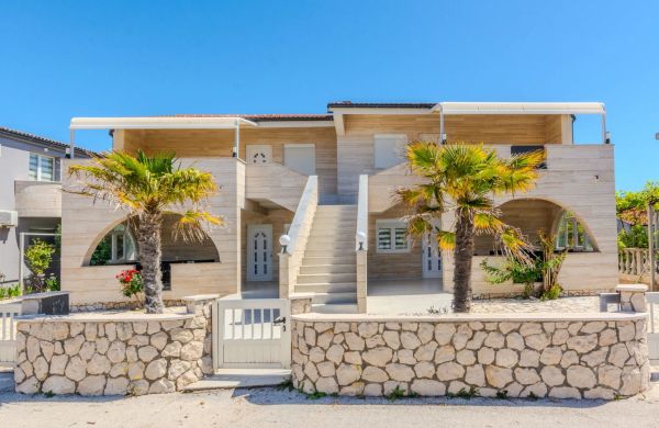 Apartments Lucica Vir