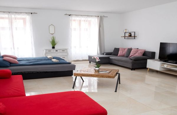 Kossuth Apartmanház Tata