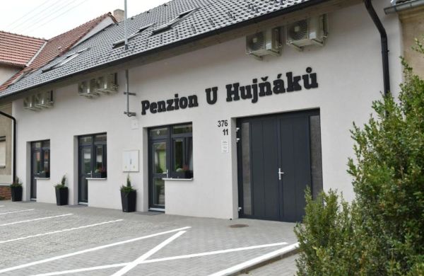 Penzion U Hujňáků Rohatec