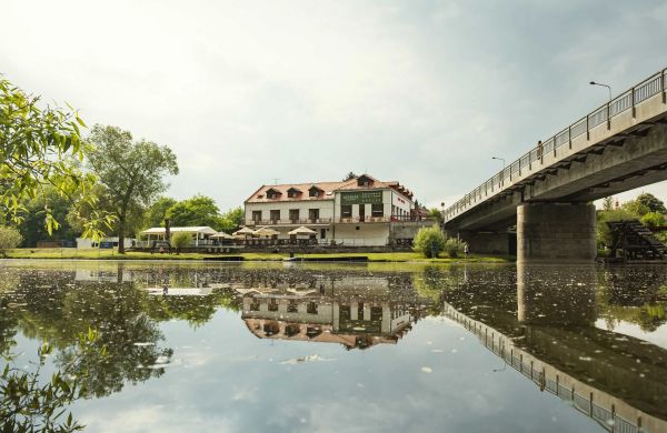 Ostende Chocerady - ubytování u řeky