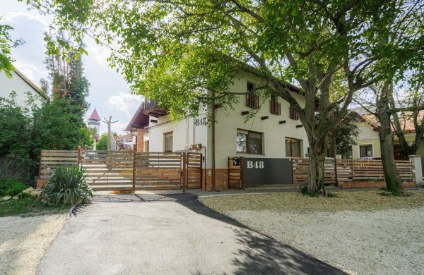 B48 Apartmanház Törökbálint