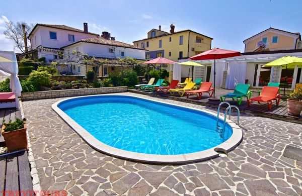 Apartment With Pool Elio 7 Umag