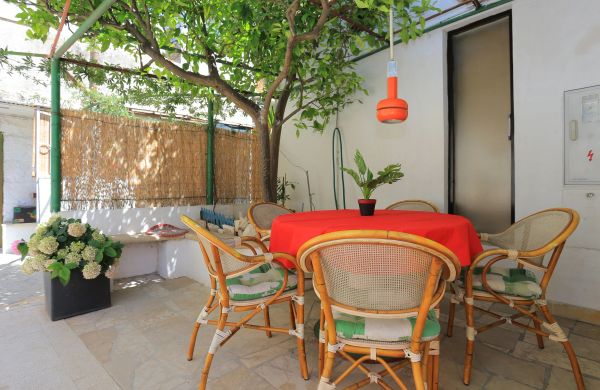 Apartments With WiFi Makarska - 19038
