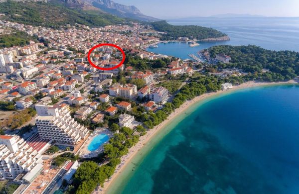 Apartments By The Sea Makarska - 19210