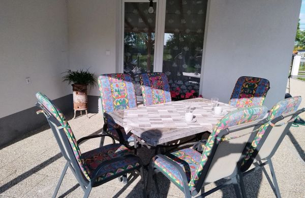 Zsolnai Apartman Bőny