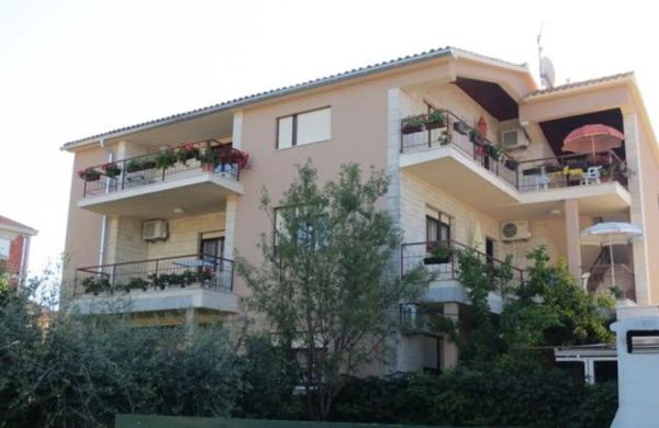 Haus Juran Sukošan