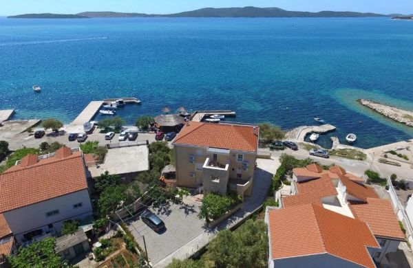 Apartments Superba Brodarica