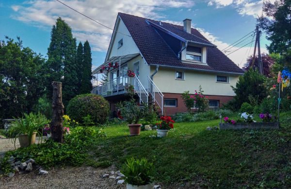 Naszály Kapuja Vendégház Kosd