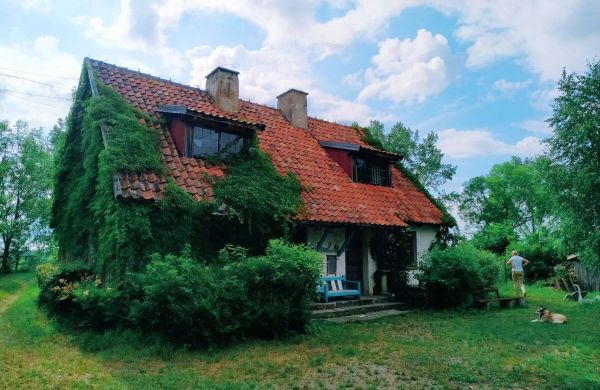 Mały Biały Domek wśród mazurskiej przyrody Mrągowo