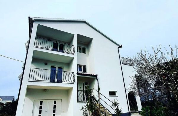 Apartments Esthera Okrug Donji