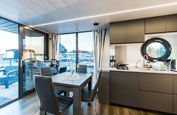 Domki na wodzie Topiko Czarter - Port przy hotelu Ognisty Ptak