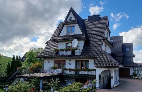 Willa Cyrlanka z widokiem na tatry Zakopane