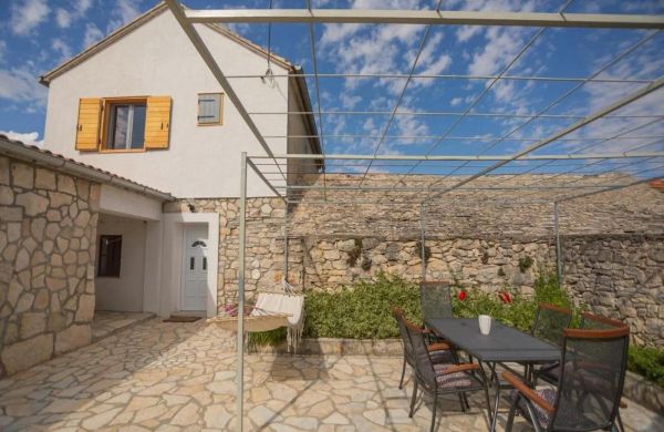 House MG Skradin