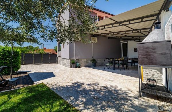 Holiday House Ulika Pula