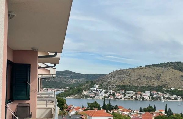 Adri Apartman Rogoznica
