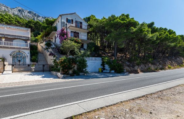 Apartments With Parking Space Marušići, Omiš - 21608 Marušići