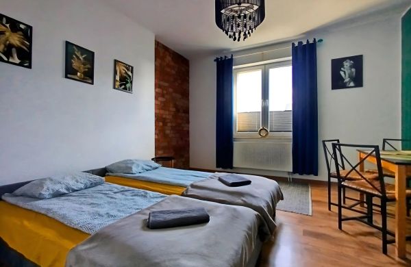 Przestronny Apartament z Trzema Sypialniami Centrum Torunia