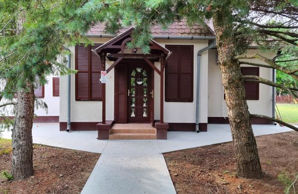 KONTI KLUB Vendégház Tiszaörs - Fürdő