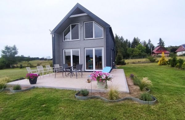 Domek na trawie