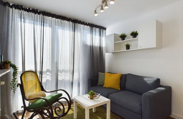 Przechodnia 2/1503^