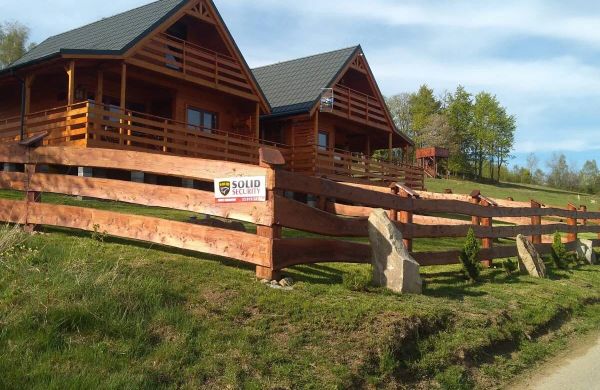 Domki Pod Biegunem, Wioska Smerfów oraz Wzgórze Gargamela Żywiec