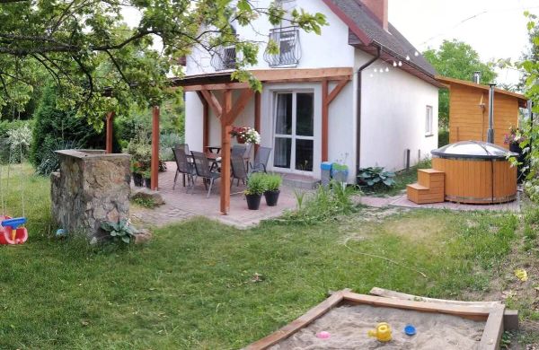Dom Pod Jesionem Woźnice, Mikołajki