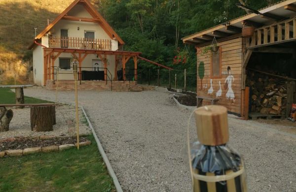 Forest Cottage 2024 Lábatlan