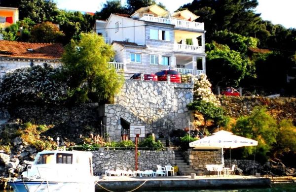 Apartments Ivo Račišće