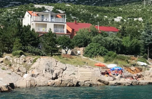 Apartments Neno Karlobag