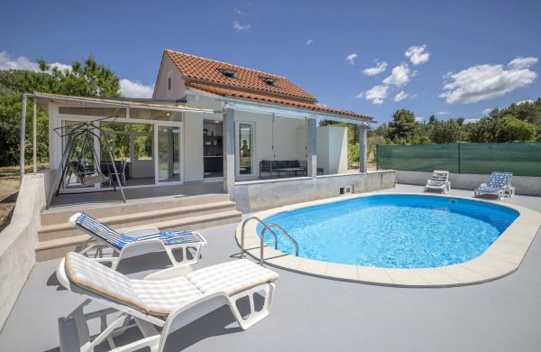 House Baras garden Mirca