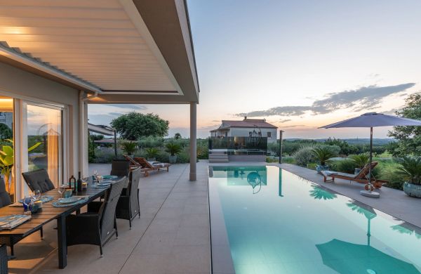 Villa Serena s prekrasnim vrtom Porec