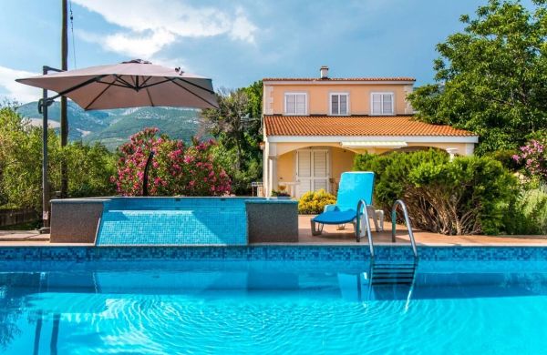 House Mare Kastel Novi
