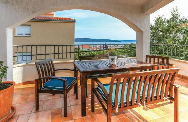 House Peace Kastel Sucurac