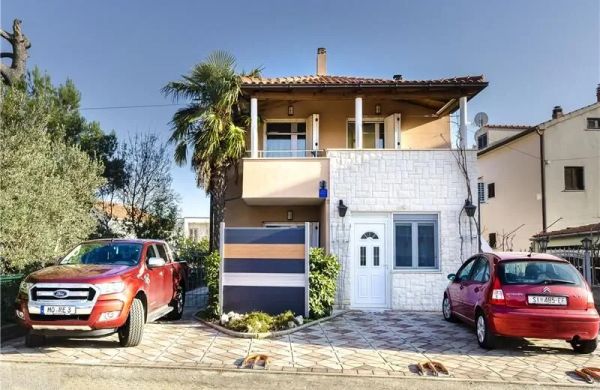 Apartmani Adelle Srima