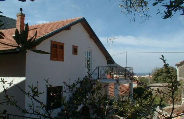 Apartment Vido Trpanj