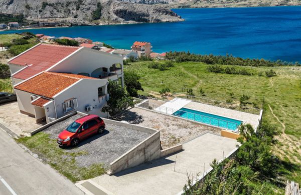 Apartments PoolHouse Metajna