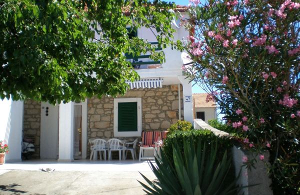 Apartments Tonci Kali
