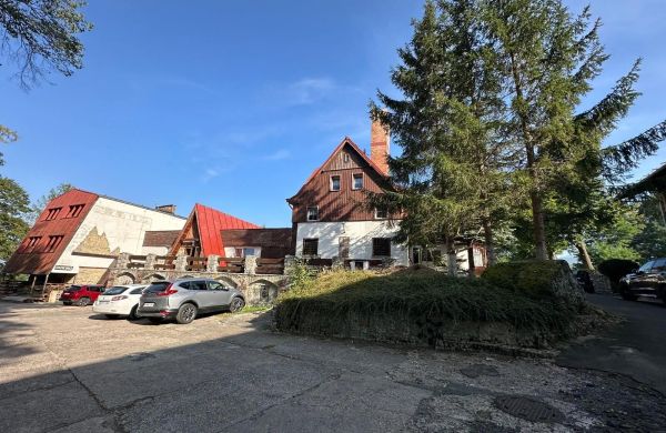 OŚRODEK WYPOCZYNKOWY NAD WODOSPADEM
