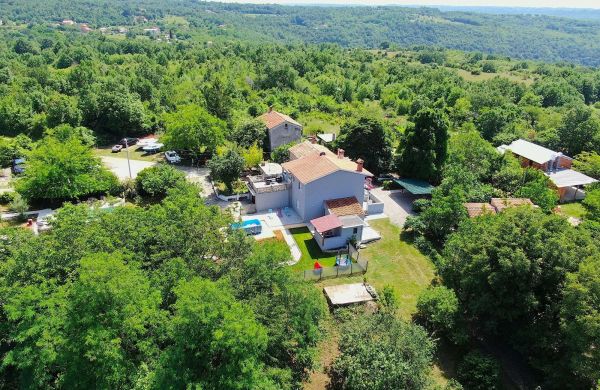 Family-friendly Apartments With Swimming Pool Sveti Martin, Central Istria - Središnja Istra - 23295 Sveti Martin