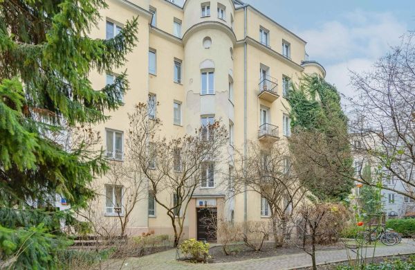 Apartament Pługa 1 | Klimatyczny Apartament | Biurko Warszawa