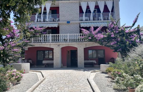 Apartment Ljube Loviste