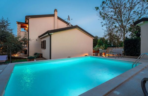 Villa Crystal s bazenom Žikovići, Višnjan