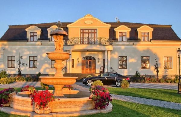 Hotel Dworek Komorno
