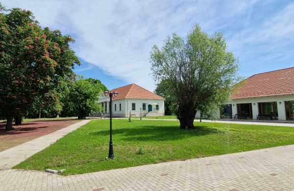 Nagy-Besenyei Kúria Panzió Erdőtelek
