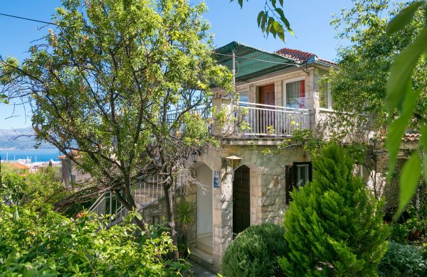 Apartments With Parking Space Supetar, Brač - 22123 Supetar