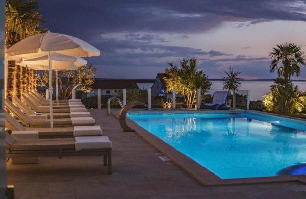 Family-friendly Apartments With Swimming Pool Mandre, Pag - 24502 Mandre