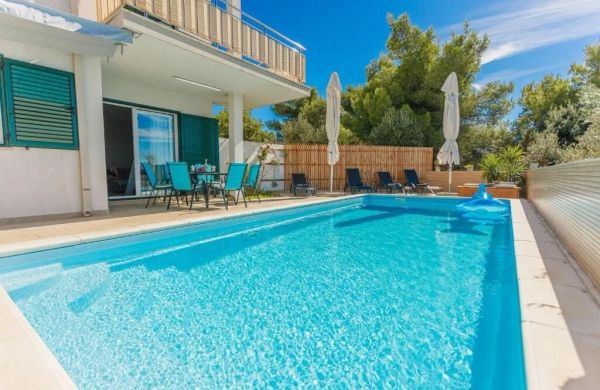 Family Friendly House With A Swimming Pool Milna, Brač - 24609 Milna