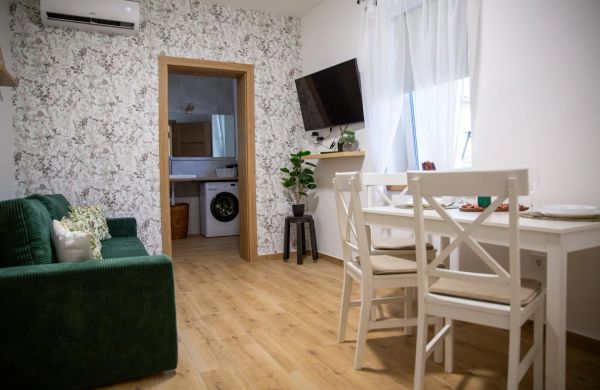 Holdudvar Közösségi Központ és Szálláshely Nádudvar