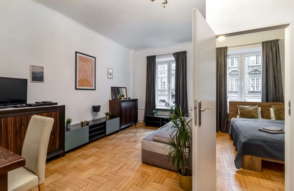 Large 4-Bedroom Apartment in the Heart of Old Town
